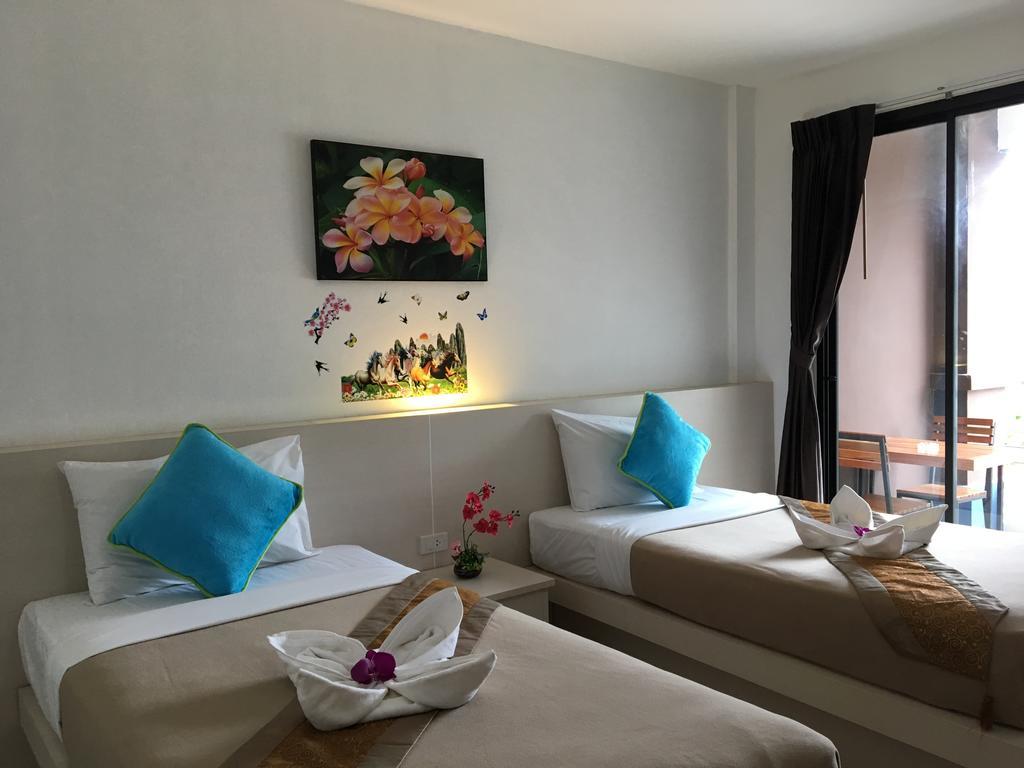 Phuthara Hostel Phuket Exterior photo