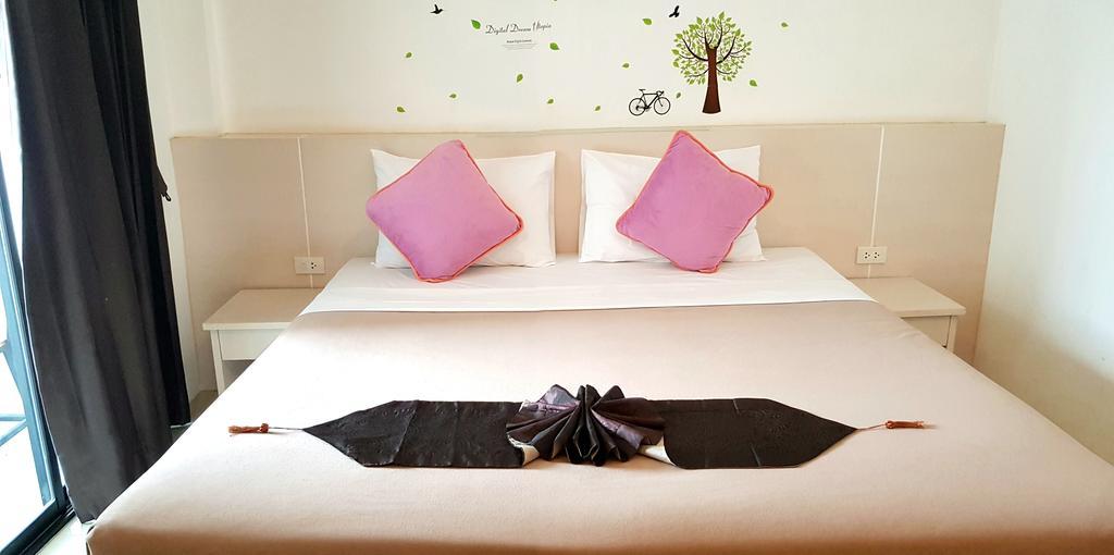 Phuthara Hostel Phuket Exterior photo
