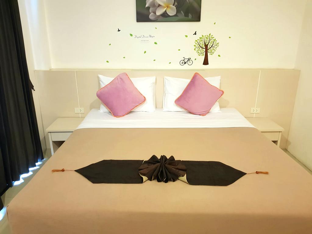 Phuthara Hostel Phuket Exterior photo