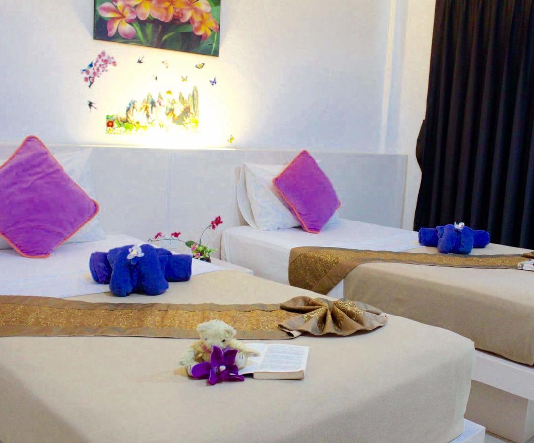 Phuthara Hostel Phuket Exterior photo