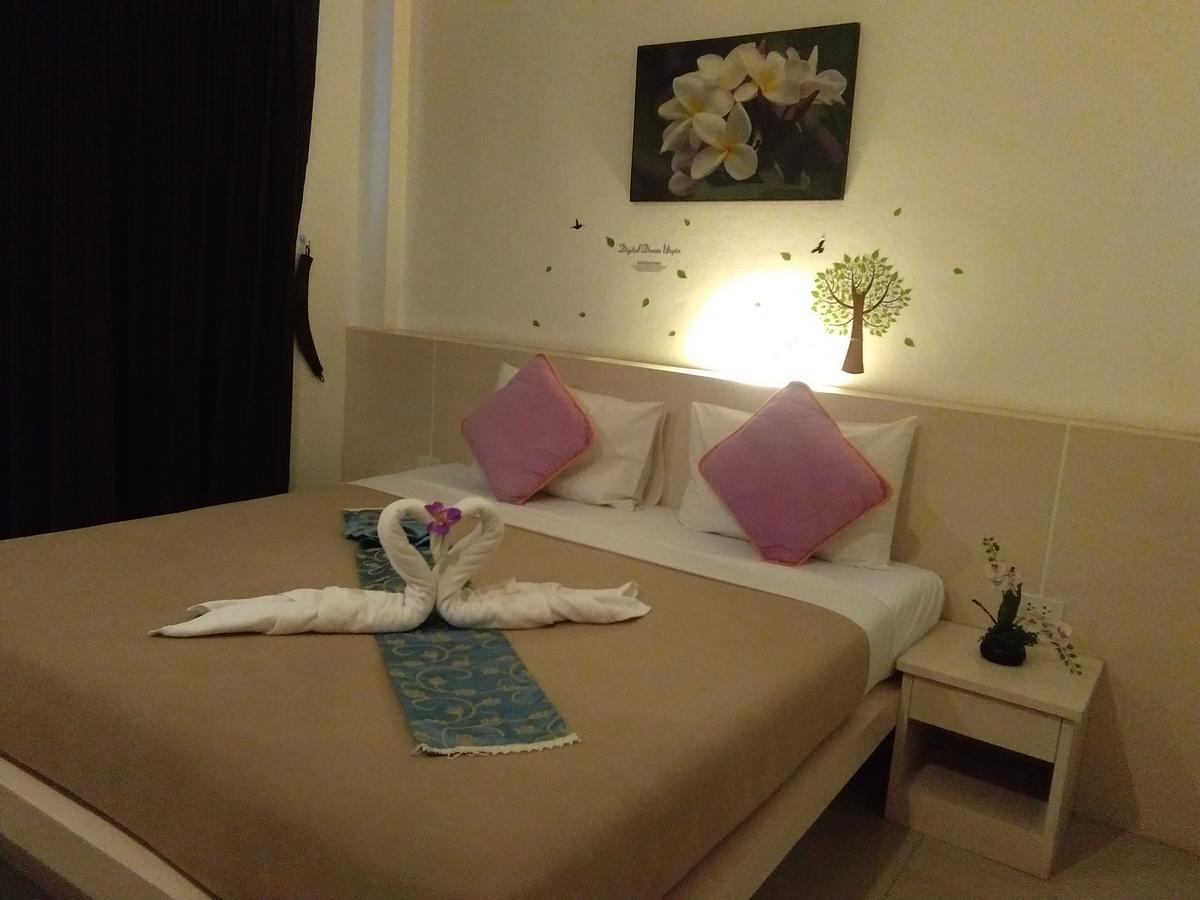Phuthara Hostel Phuket Exterior photo